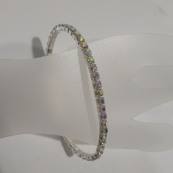 Elegant Silver tone Multicolor Stones Stretch Bracelet - Women's Fashion Jewelry - Picture 3 of 9